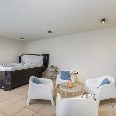 Amia In For 6 People With Jacuzzi & Kids Playground - Pet Friendly * Pula