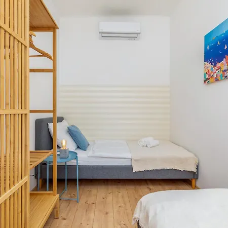 Amia In For 6 People With Jacuzzi & Kids Playground - Pet Friendly Pula