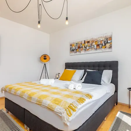 Villa Amia In For 6 People With Jacuzzi & Kids Playground - Pet Friendly