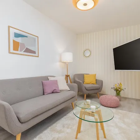 Villa Amia In For 6 People With Jacuzzi & Kids Playground - Pet Friendly Pula